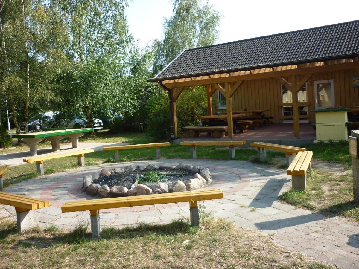Hostel Waldhaus Am Ferienpark Mirow -Zimmer Du Wc Exterior foto